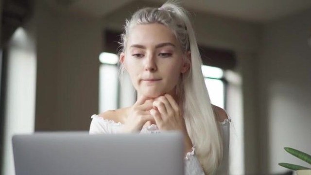 Eva Elfie video still